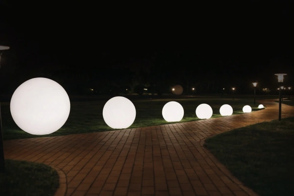Уличный шар-светильник Moonlight 20 см 220V White